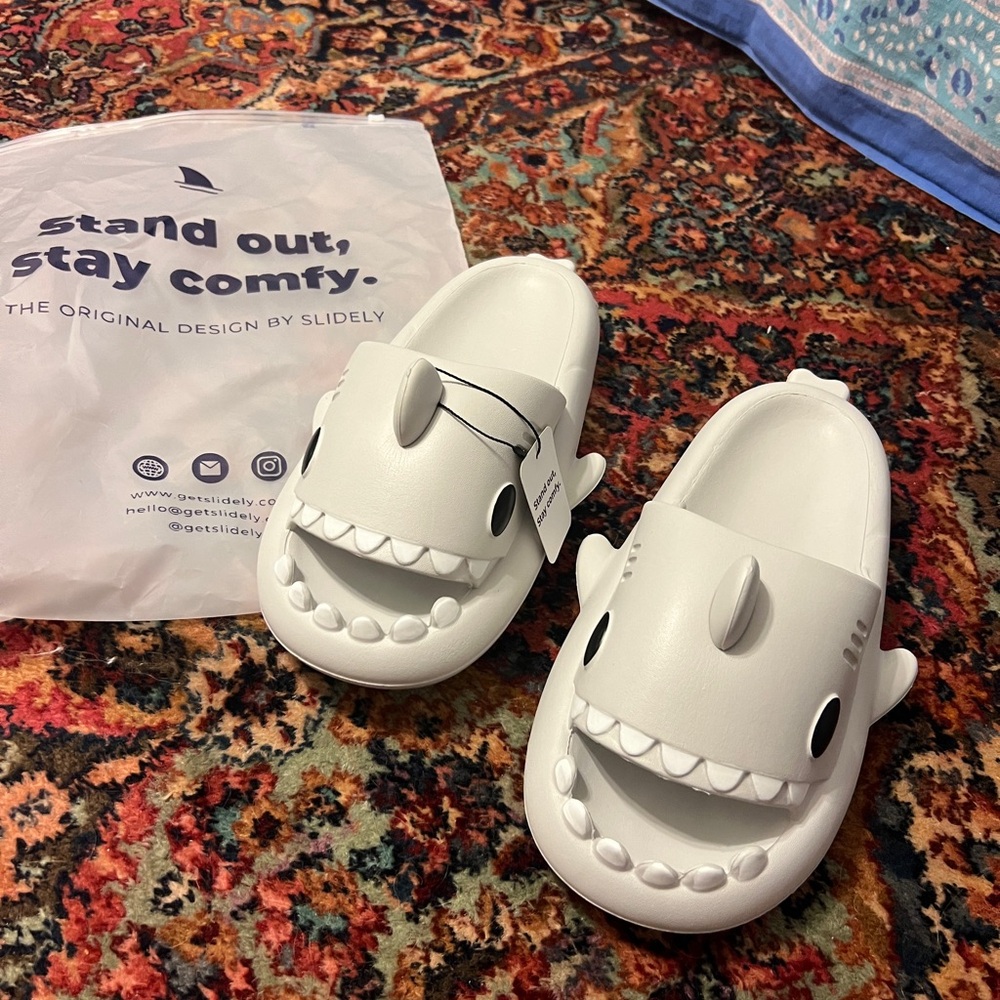 Slidely shark slides brand new size 44-45